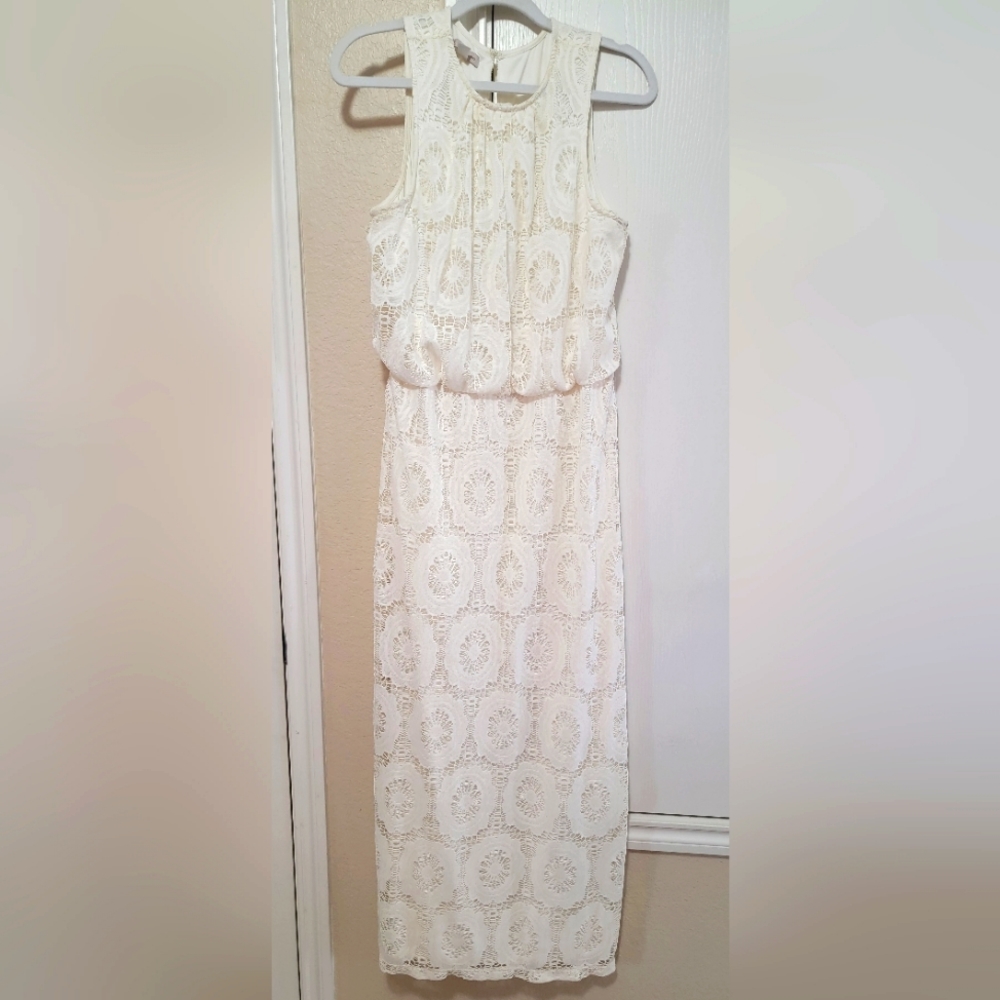 DRESSBARN/ESTABLISHED 1962 IVORY LACED OVERLAY SLEEVELESS DRESS